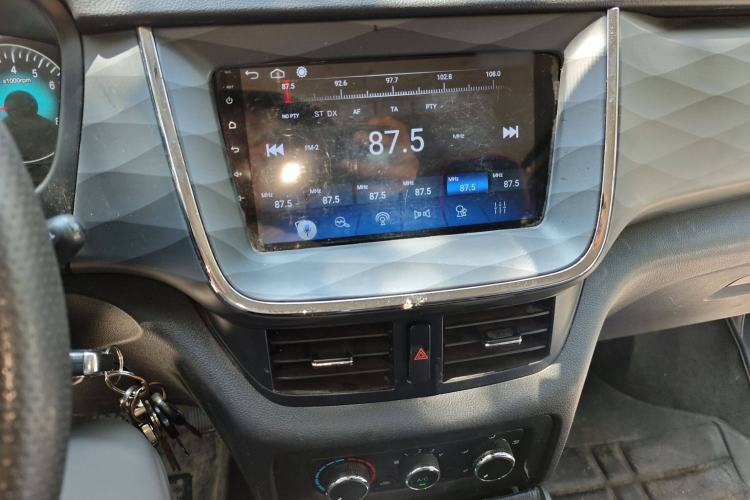 Used Jinbei Gold Hiace 2021 1.5L Passenger Vehicle Engineering Lion 5-Seater Audio And AC Panel