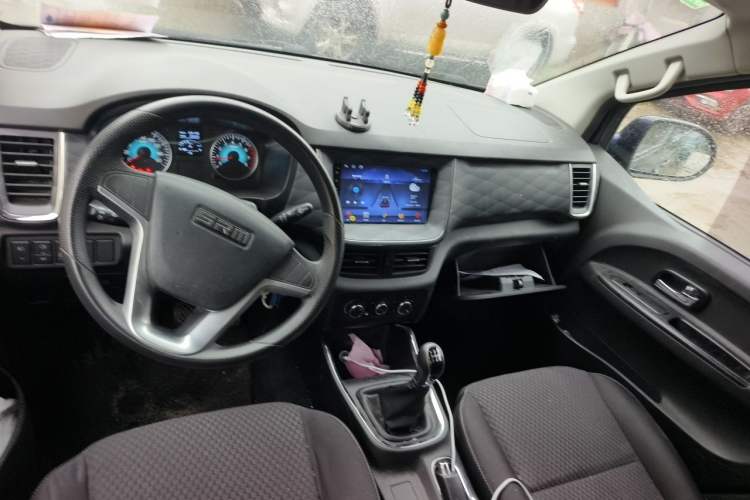 Used Jinbei Gold Hiace 2021 1.5L Passenger Vehicle Engineering Lion 6 Seats Center Console