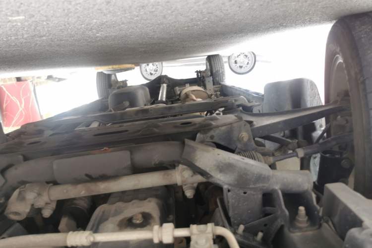 Used Jinbei Gold Hiace 2021 1.5L Passenger Van Travel Lion 7-Seater Chassis Front