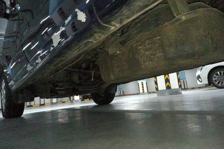Used Jinbei Gold Hiace 2021 1.5L Passenger Vehicle Engineering Lion 5-Seater Chassis Rear Left