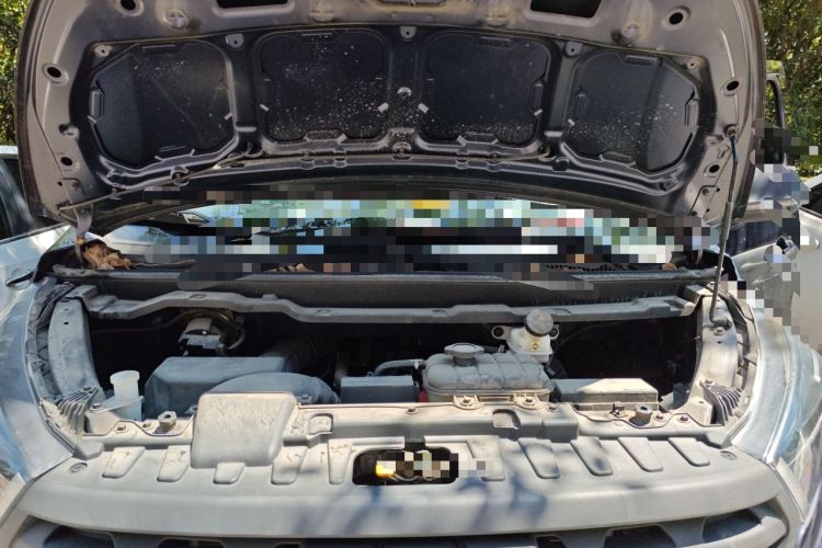 Used Jinbei Gold Hiace 2021 1.5L Passenger Vehicle Engineering Lion 5-Seater Engine Bay