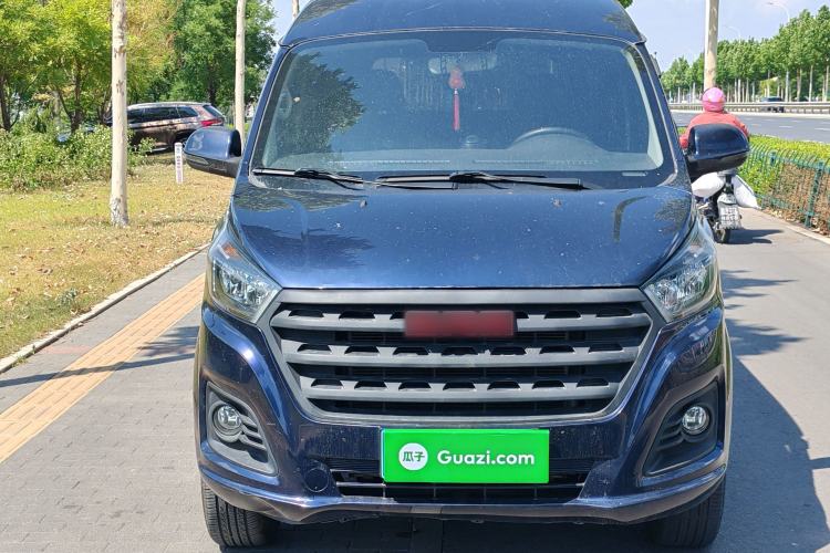 Used Jinbei Gold Hiace 2021 2.0L Passenger Van Travel Lion 6-Seater Front