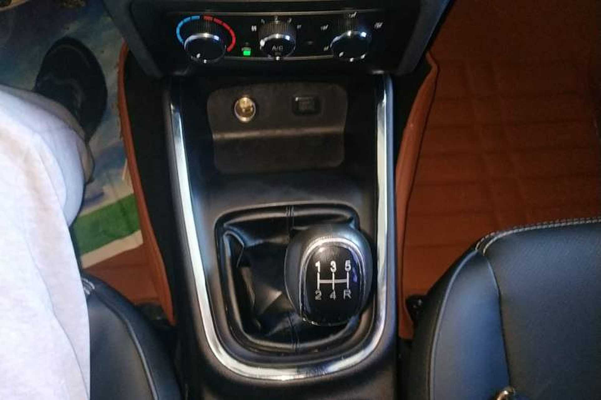 Used Jinbei Gold Hiace 2021 1.5L Passenger Vehicle Engineering Lion 6 Seats Gear Lever