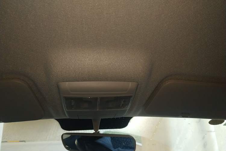 Used Jinbei Gold Hiace 2021 1.5L Passenger Vehicle Engineering Lion 6 Seats Headliner