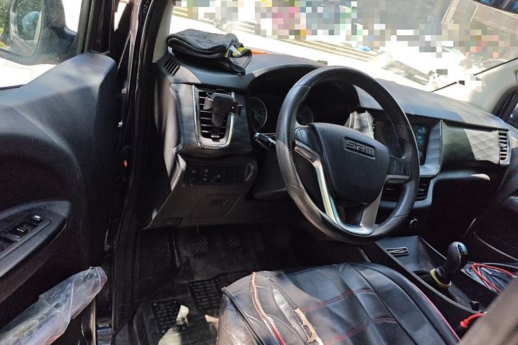 Used Jinbei Gold Hiace 2021 1.5L Passenger Vehicle Engineering Lion 5-Seater Interior 3