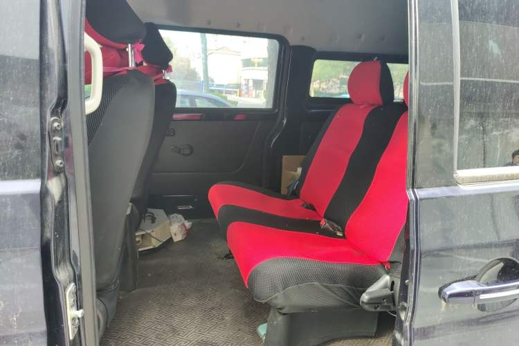 Used Jinbei Gold Hiace 2021 1.5L Passenger Van Engineering Lion Model Central Air Conditioning Version 9 Seats Interior 4