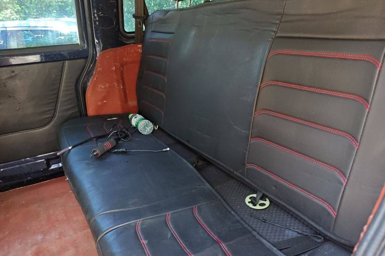 Used Jinbei Gold Hiace 2021 1.5L Passenger Vehicle Engineering Lion 5-Seater Interior 4