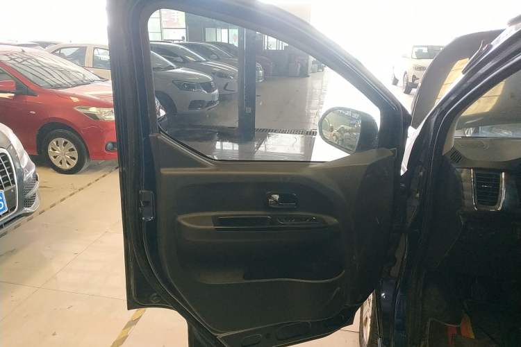 Used Jinbei Gold Hiace 2021 2.0L Passenger Van Travel Lion 6-Seater Left Front Door Interior