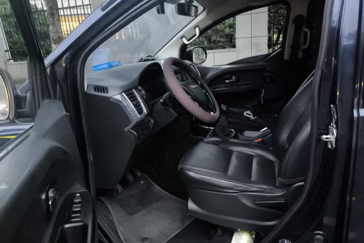 Used Jinbei Gold Hiace 2021 1.5L Passenger Vehicle Travel Lion 5-Seater Left Front Seat