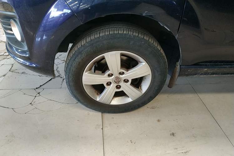 Used Jinbei Gold Hiace 2021 2.0L Passenger Van Travel Lion 6-Seater Left Front Wheel Hub