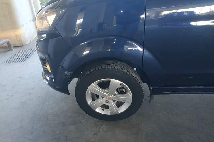 Used Jinbei Gold Hiace 2021 1.5L Passenger Vehicle Engineering Lion 6 Seats Left Front Wheel Hub