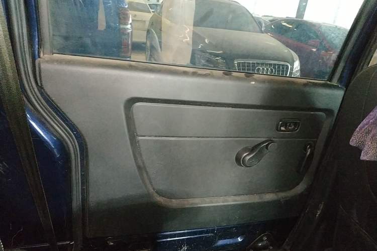 Used Jinbei Gold Hiace 2021 2.0L Passenger Van Travel Lion 6-Seater Left Rear Door Interior