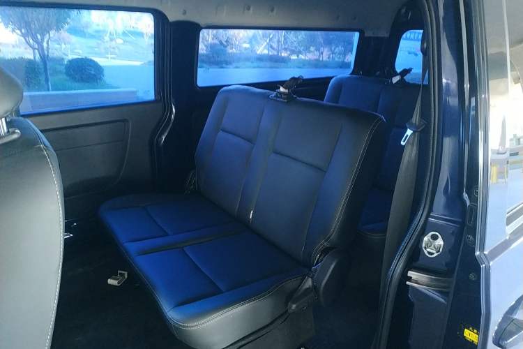 Used Jinbei Gold Hiace 2021 1.5L Passenger Vehicle Engineering Lion 6 Seats Left Rear Seat