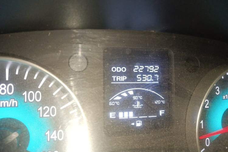 Used Jinbei Gold Hiace 2021 1.5L Passenger Vehicle Engineering Lion 5-Seater Odometer Close Up