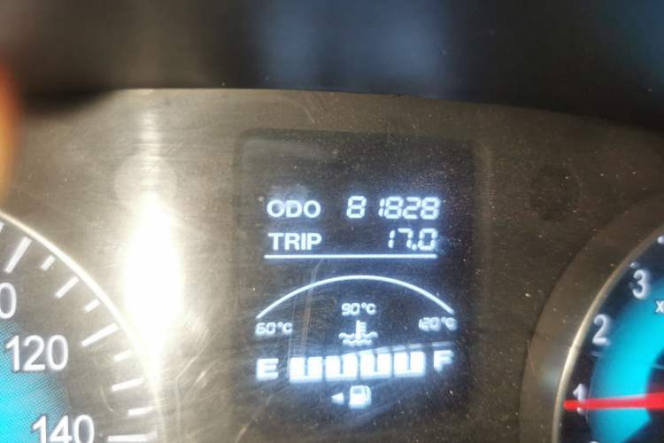 Used Jinbei Gold Hiace 2021 1.5L Passenger Van Travel Lion 7-Seater Odometer Close Up
