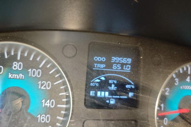 Used Jinbei Gold Hiace 2021 1.5L Passenger Vehicle Engineering Lion 5-Seater Odometer Close Up