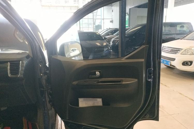 Used Jinbei Gold Hiace 2021 2.0L Passenger Van Travel Lion 6-Seater Right Front Door Interior