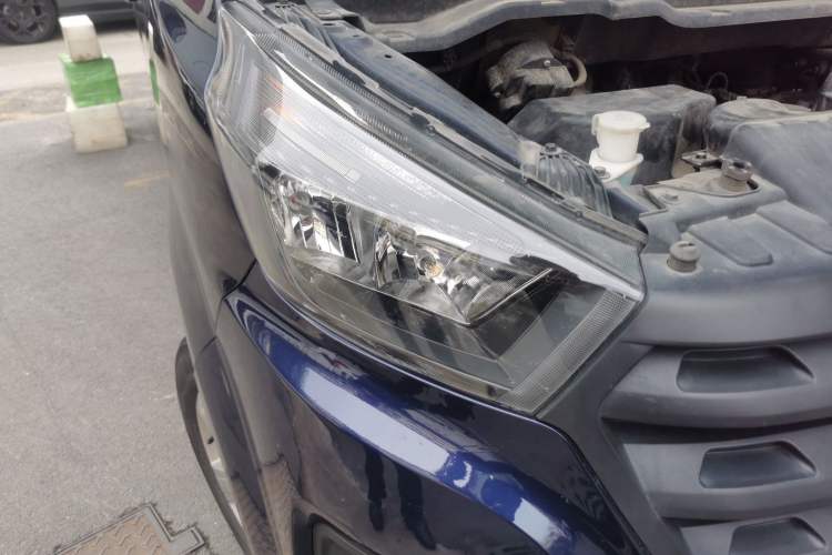 Used Jinbei Gold Hiace 2021 1.5L Passenger Van Travel Lion 7-Seater Right Front Headlight