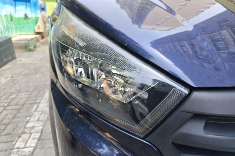 Used Jinbei Gold Hiace 2021 1.5L Passenger Vehicle Engineering Lion 6 Seats Right Front Headlight