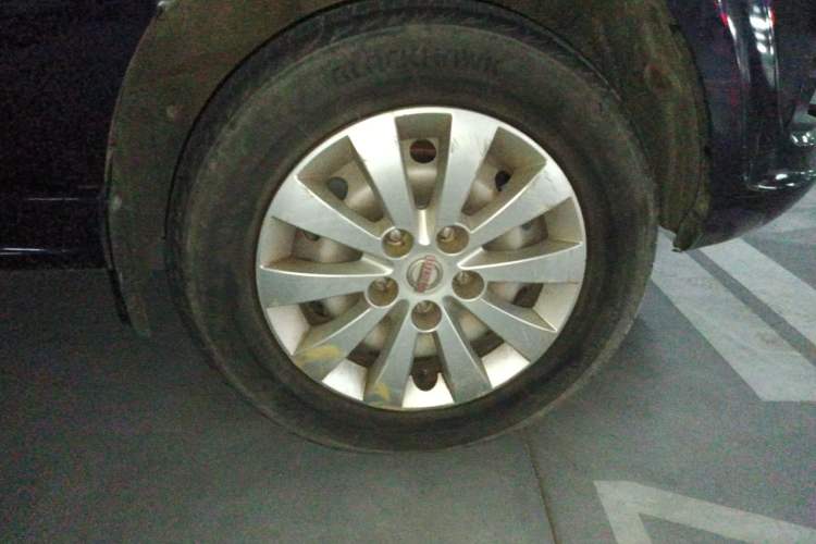 Used Jinbei Gold Hiace 2021 1.5L Passenger Vehicle Engineering Lion 5-Seater Right Front Wheel Hub