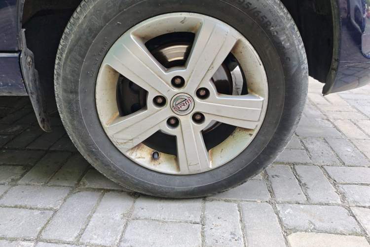 Used Jinbei Gold Hiace 2021 1.5L Passenger Vehicle Engineering Lion 6 Seats Right Front Wheel Hub
