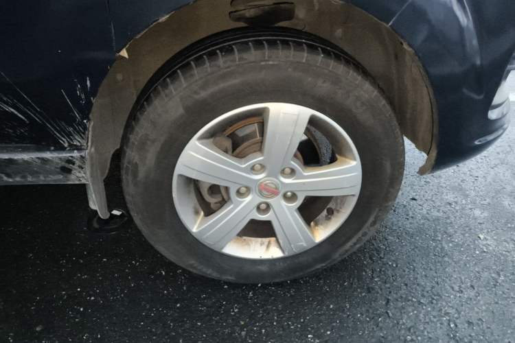 Used Jinbei Gold Hiace 2021 1.5L Passenger Vehicle Travel Lion 5-Seater Right Front Wheel Hub