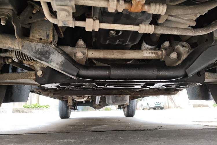 Used Jinbei Gold Hiace 2021 1.5L Passenger Van Travel Lion 6-Seater Chassis Front