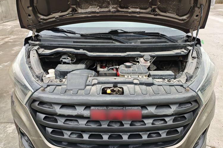 Used Jinbei Gold Hiace 2021 1.5L Passenger Van Travel Lion 6-Seater Engine Bay