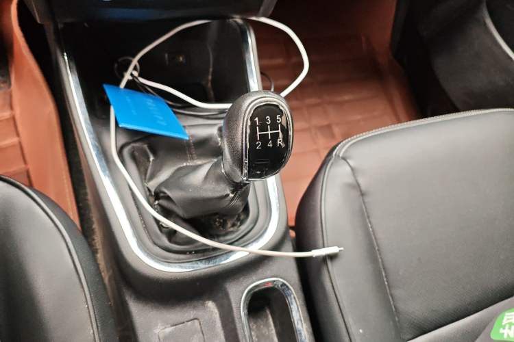 Used Jinbei Gold Hiace 2021 1.5L Passenger Van Travel Lion 6-Seater Gear Lever