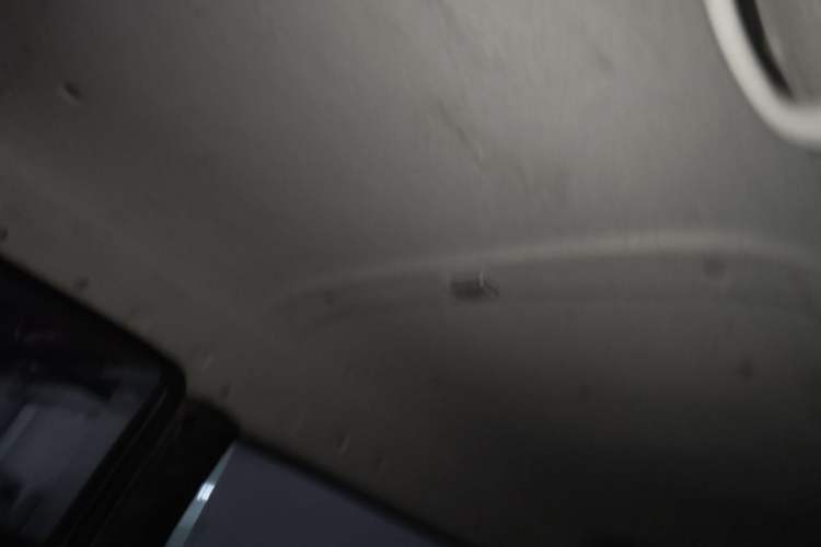 Used Jinbei Gold Hiace 2021 1.5L Passenger Vehicle Engineering Lion 6 Seats Headliner