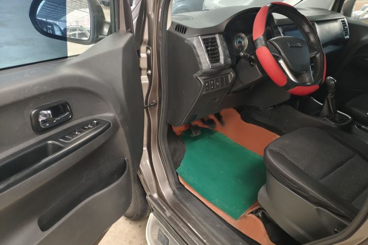 Used Jinbei Gold Hiace 2021 2.0L Passenger Van Engineering Lion Central Air Conditioning Version 9 Seats Interior 3