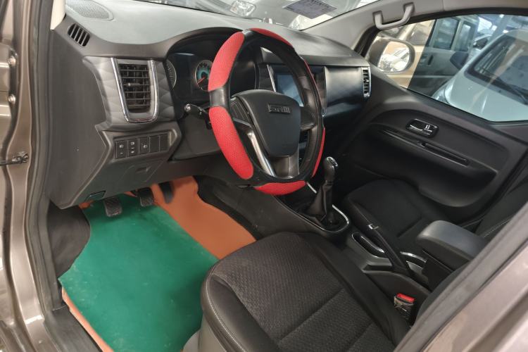 Used Jinbei Gold Hiace 2021 2.0L Passenger Van Engineering Lion Central Air Conditioning Version 9 Seats Interior 4
