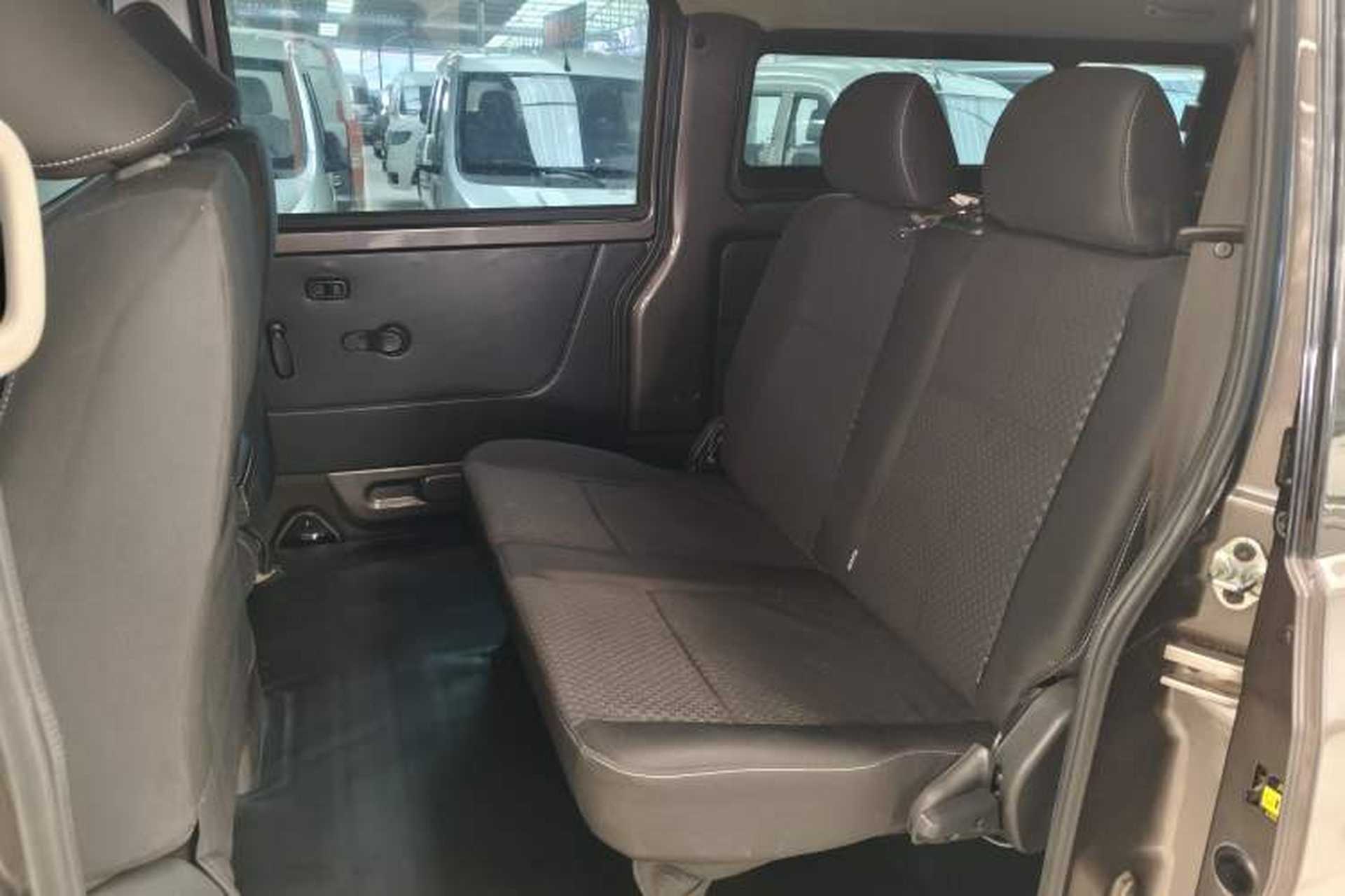 Used Jinbei Gold Hiace 2021 2.0L Passenger Van Engineering Lion Central Air Conditioning Version 9 Seats Interior 5