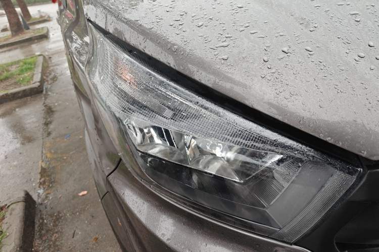 Used Jinbei Gold Hiace 2021 1.5L Passenger Vehicle Engineering Lion 7 Seats Right Front Headlight