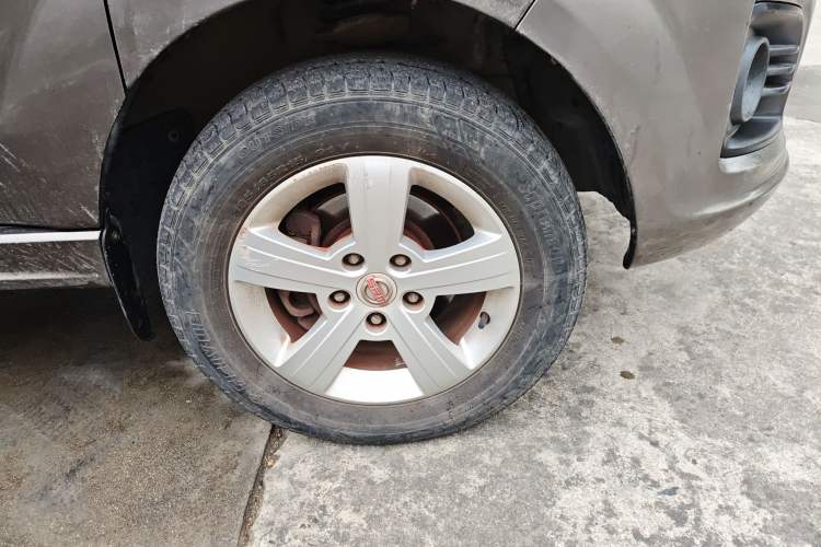 Used Jinbei Gold Hiace 2021 1.5L Passenger Van Travel Lion 6-Seater Right Front Wheel Hub