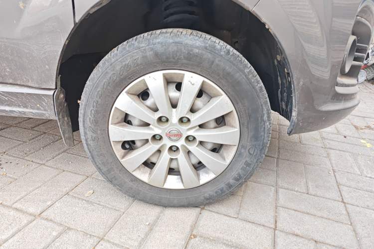 Used Jinbei Gold Hiace 2021 1.5L Passenger Vehicle Engineering Lion 6 Seats Right Front Wheel Hub