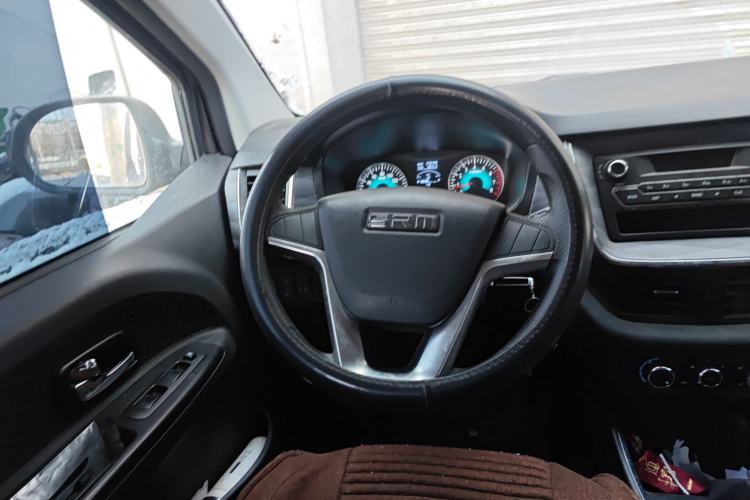 Used Jinbei Gold Hiace 2021 1.5L Passenger Vehicle Engineering Lion 6 Seats Steering Wheel