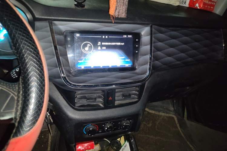 Used Jinbei Gold Hiace 2021 1.5L Passenger Van Travel Lion 6-Seater Audio And AC Panel