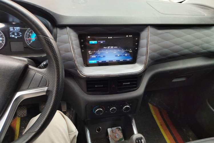 Used Jinbei Gold Hiace 2021 1.5L Passenger Van Travel Lion 7-Seater Audio And AC Panel