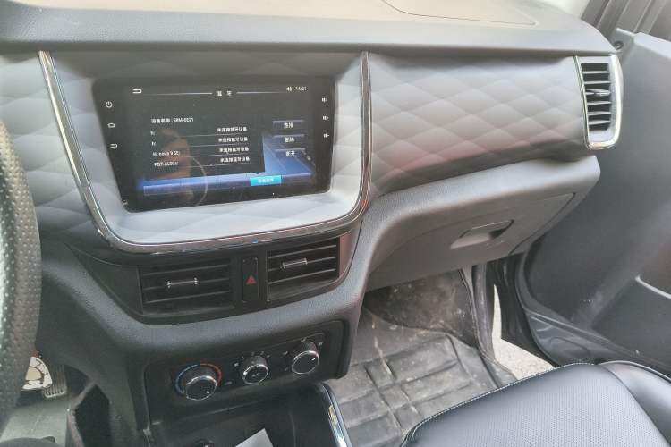 Used Jinbei Gold Hiace 2021 1.5L Passenger Van Travel Lion 6-Seater Audio And AC Panel