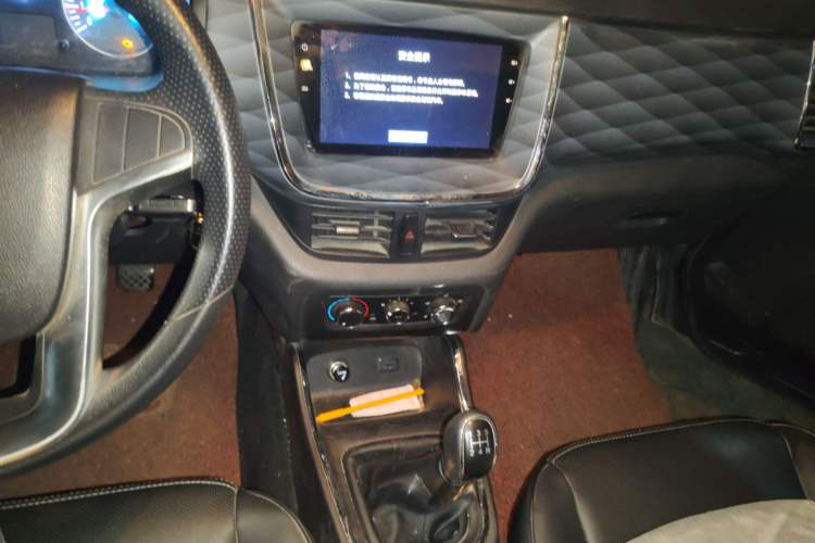 Used Jinbei Gold Hiace 2021 1.5L Passenger Van Travel Lion 7-Seater Audio And AC Panel