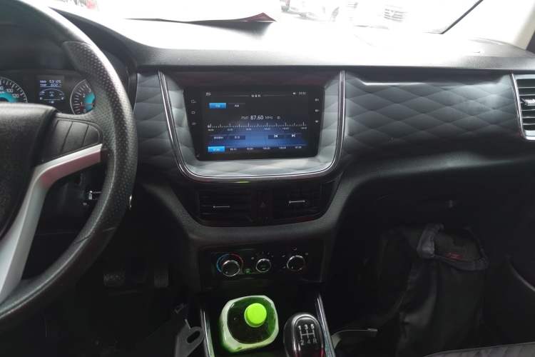 Used Jinbei Gold Hiace 2021 1.5L Passenger Van Travel Lion 6-Seater Audio And AC Panel