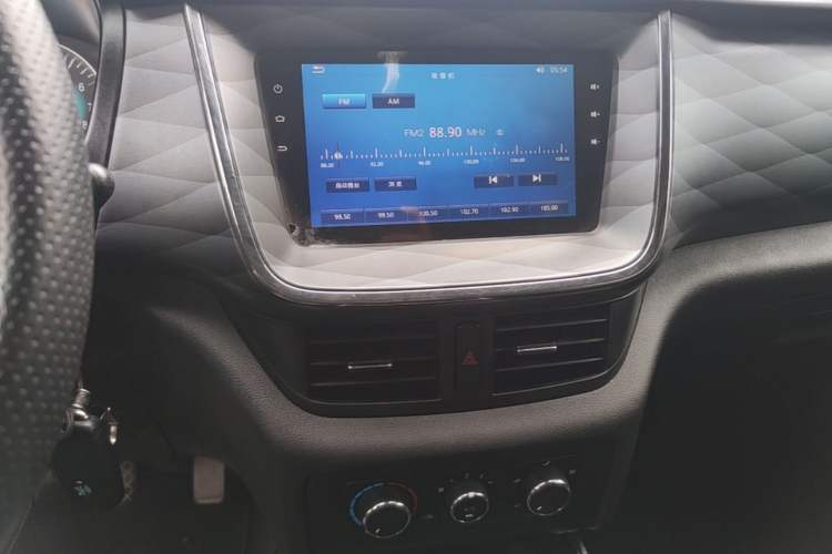 Used Jinbei Gold Hiace 2021 1.5L Passenger Van Travel Lion 7-Seater Audio And AC Panel