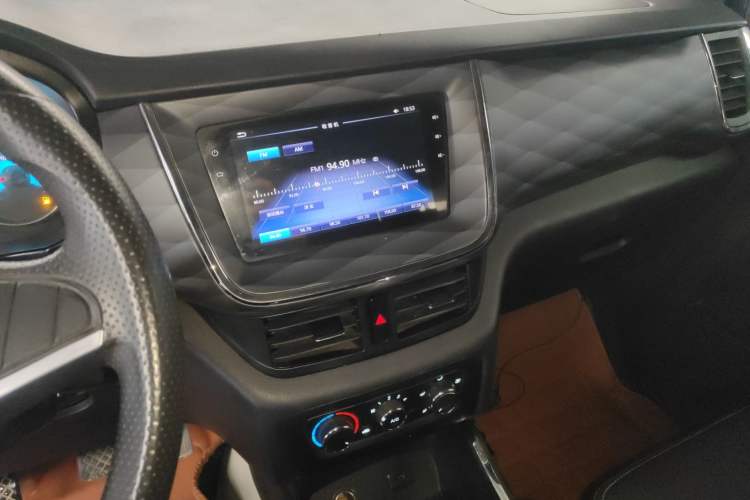 Used Jinbei Gold Hiace 2021 2.0L Passenger Van Travel Lion 7-Seater Audio And AC Panel