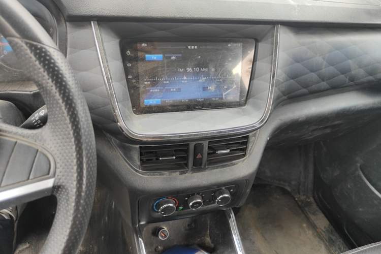 Used Jinbei Gold Hiace 2021 2.0L Passenger Van Travel Lion 6-Seater Audio And AC Panel