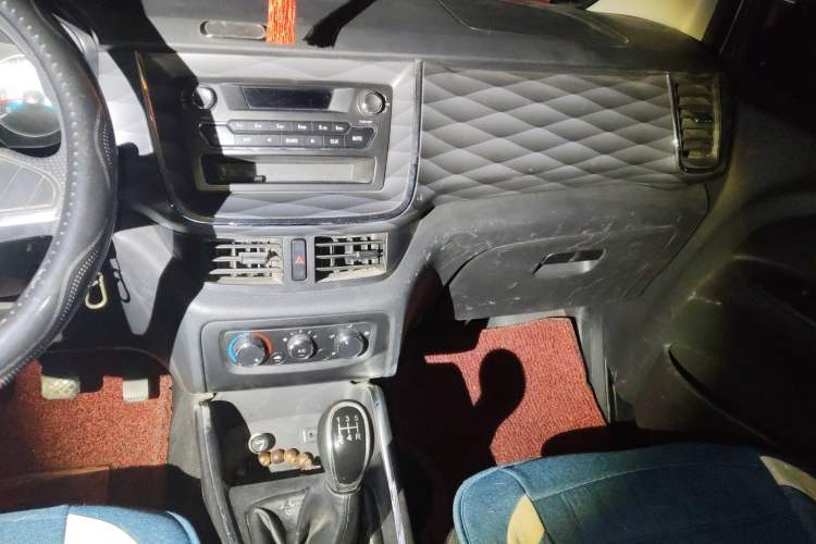Used Jinbei Gold Hiace 2021 1.5L Passenger Vehicle Engineering Lion 6 Seats Audio And AC Panel