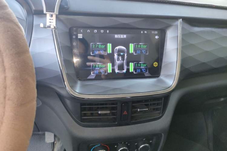 Used Jinbei Gold Hiace 2021 1.5L Passenger Vehicle Engineering Lion 6 Seats Audio And AC Panel