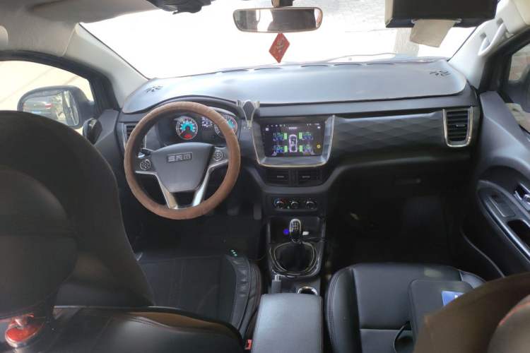 Used Jinbei Gold Hiace 2021 1.5L Passenger Vehicle Engineering Lion 6 Seats Center Console