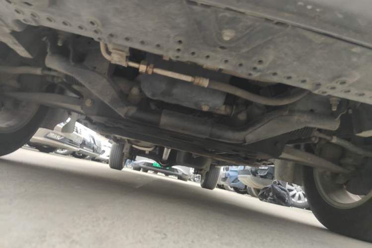 Used Jinbei Gold Hiace 2021 2.0L Passenger Van Travel Lion 6-Seater Chassis Front