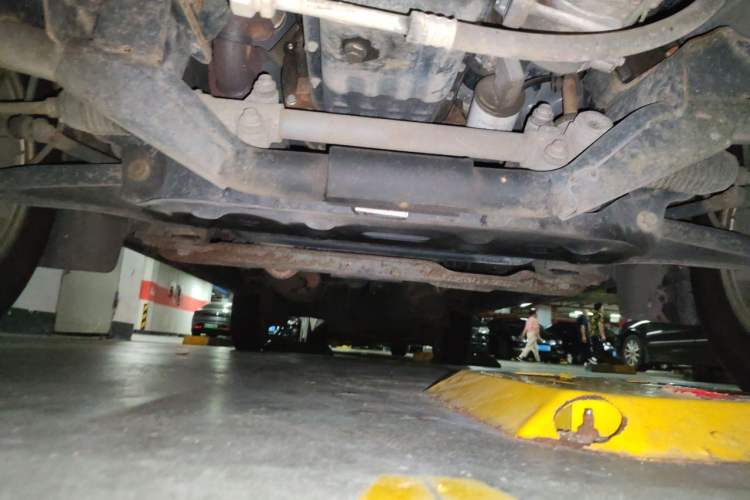 Used Jinbei Gold Hiace 2021 1.5L Passenger Van Travel Lion 6-Seater Chassis Front